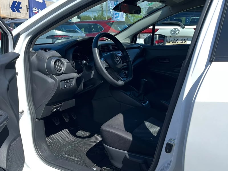 Nissan Versa 2025 - Imagen 10 de 20