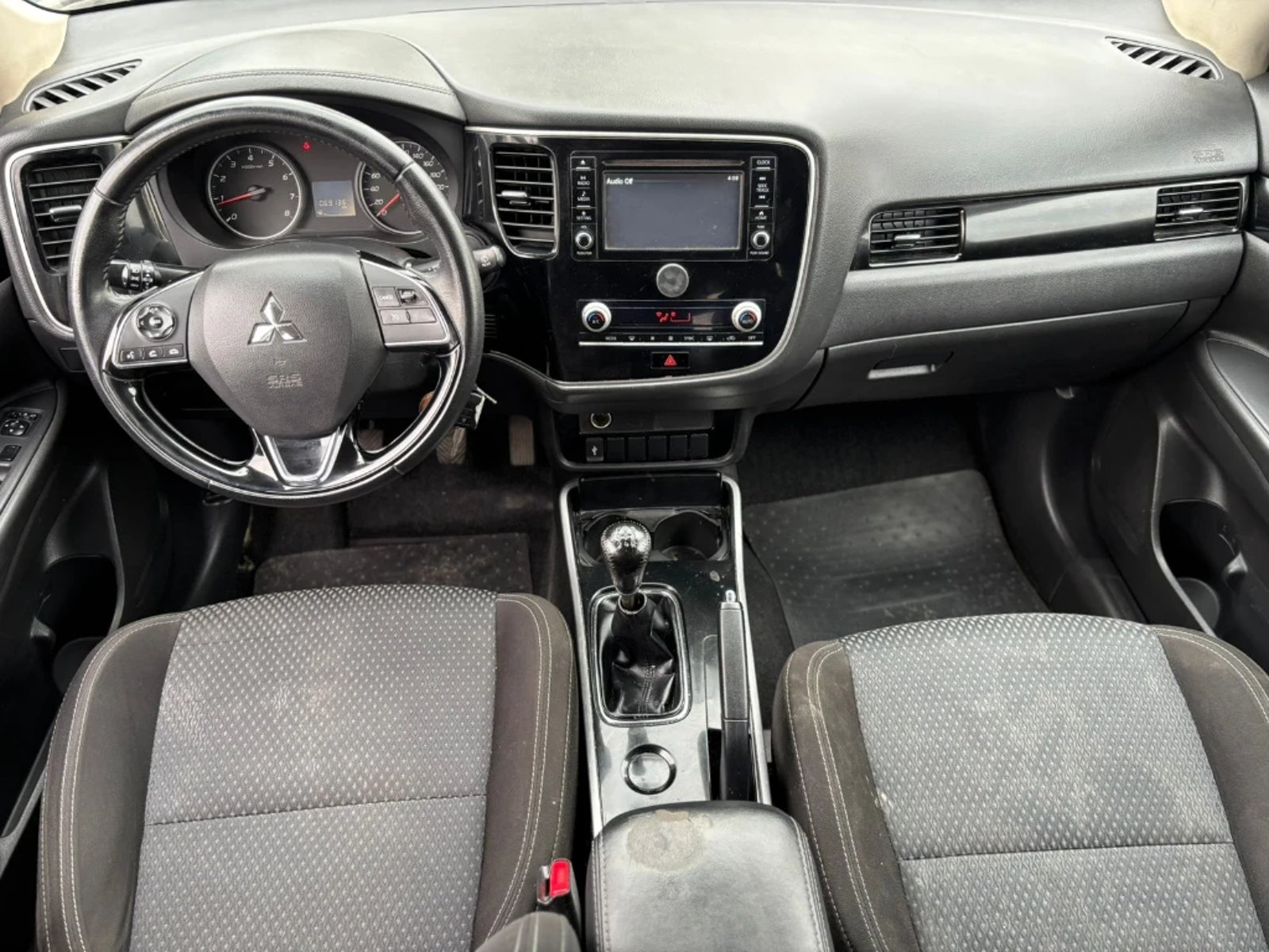 Mitsubishi OUTLANDER 2.0 4X2 MT 5P 2021 - Imagen 17 de 20