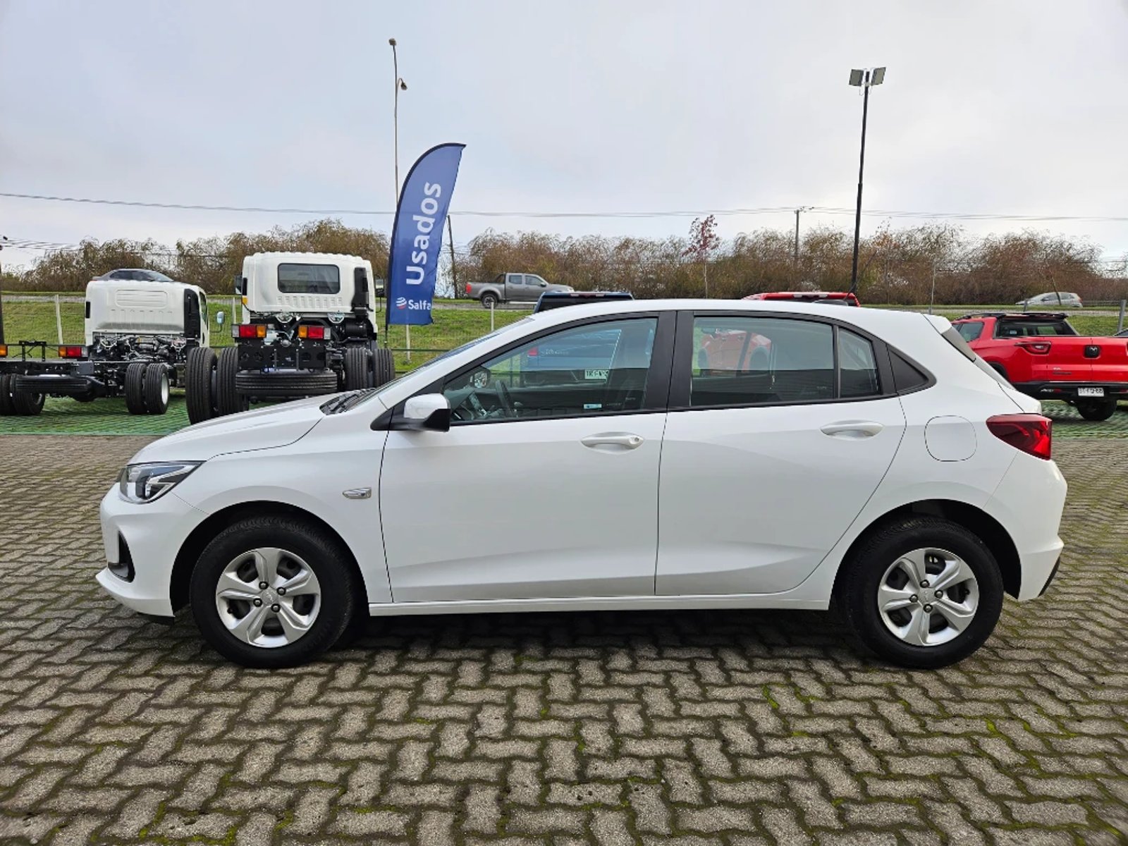 Chevrolet ONIX 1.0T LT R 4X2 HB MT 5P 2024 - Imagen 8 de 20