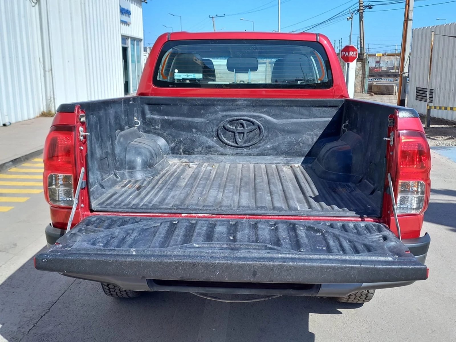 TOYOTA HILUX DCAB MT 4X4 2.4 2024 - Imagen 11 de 20