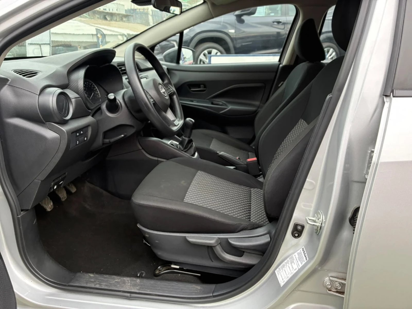 Nissan Versa 2025 - Imagen 10 de 20