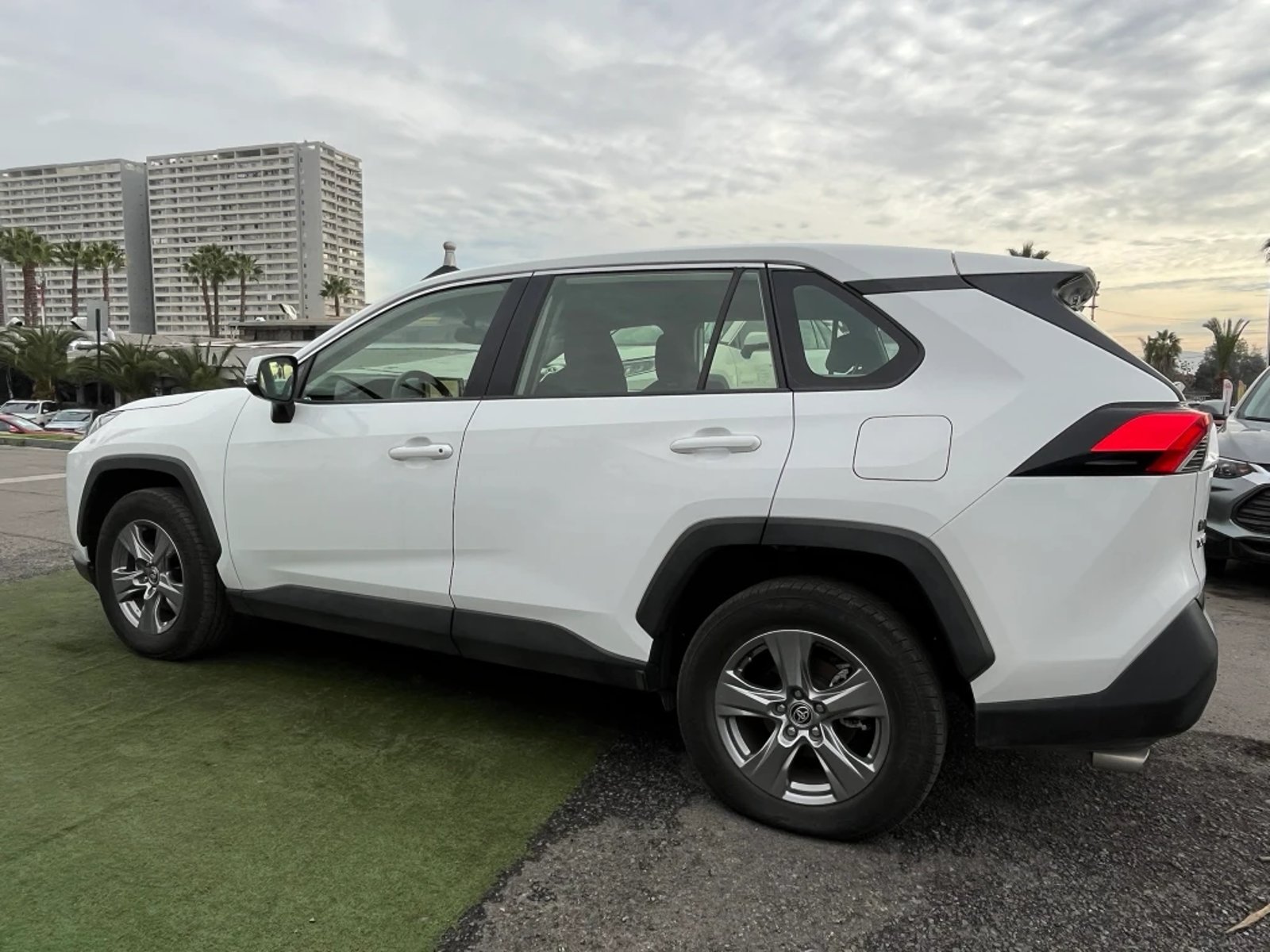 Toyota Rav4 2025 - Imagen 8 de 20