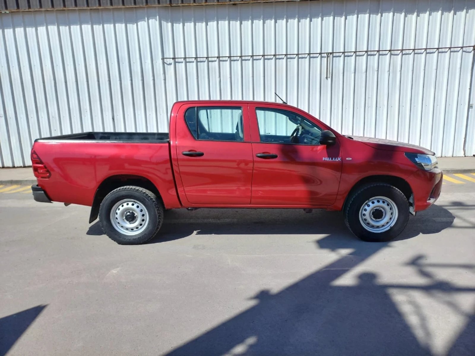 TOYOTA HILUX DCAB MT 4X4 2.4 2024 - Imagen 5 de 20