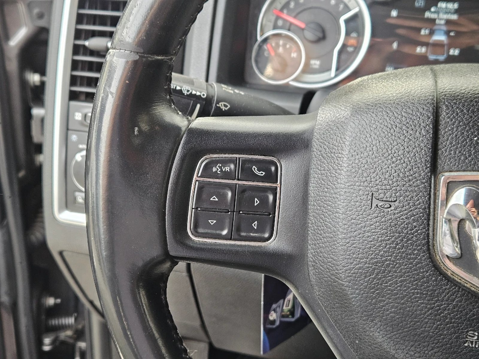 Dodge RAM 1500 3.6 SLT 4X4 QUAD CAB DOB. CAB. AT 4P 2019 - Imagen 17 de 20