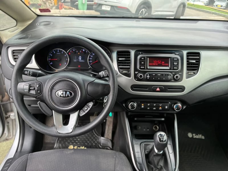 Kia Carens 2015 - Imagen 14 de 20
