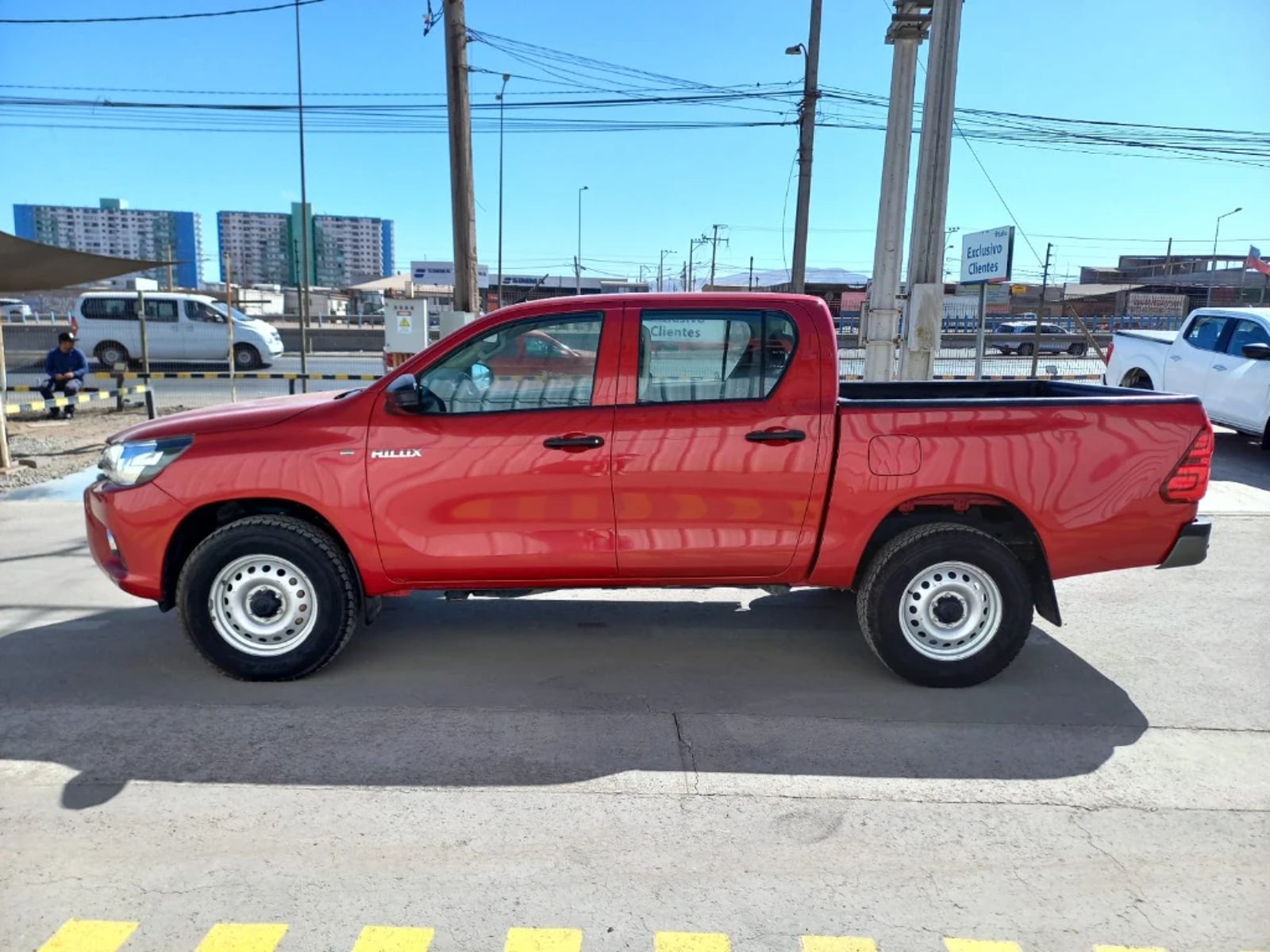 TOYOTA HILUX DCAB MT 4X4 2.4 2024 - Imagen 4 de 20