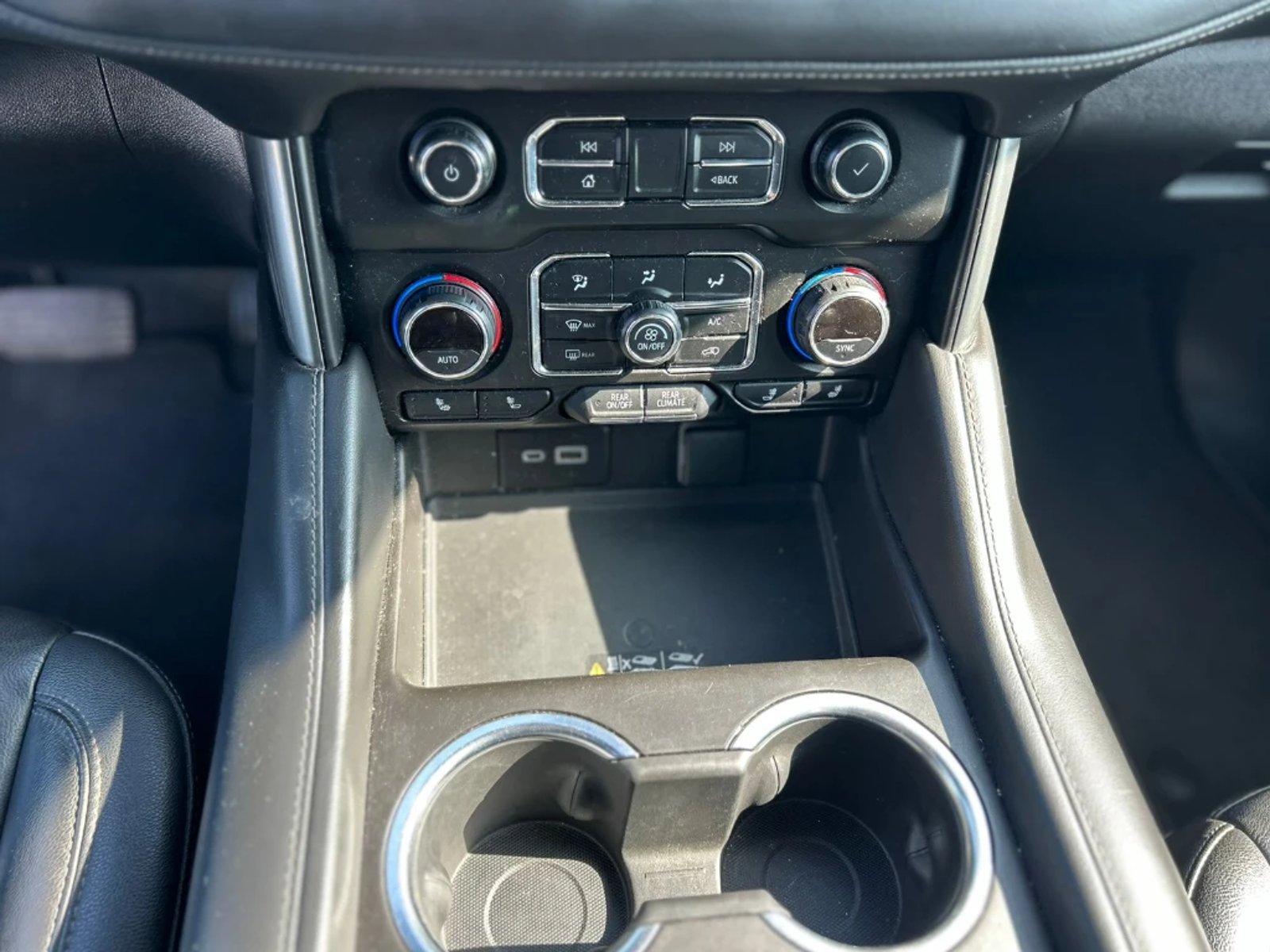 Chevrolet SUBURBAN 5.3L Z71 AWD AT 5P 2022 - Imagen 17 de 20