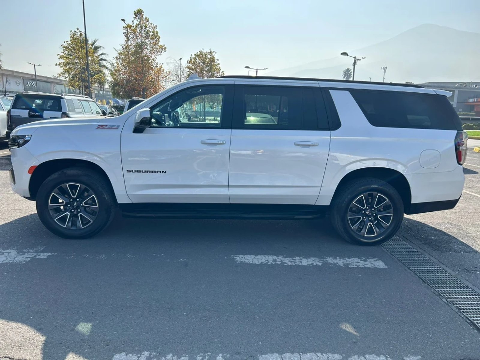 Chevrolet SUBURBAN 5.3L Z71 AWD AT 5P 2022 - Imagen 8 de 20