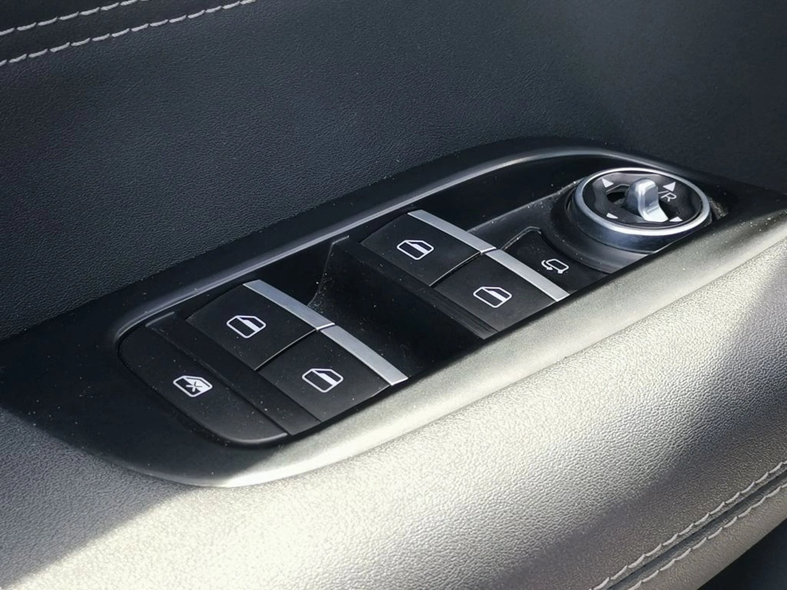Chery TIGGO 8 PRO 2.0 TGDI GLX PRO MAX AWD AT 5P 2024 - Imagen 15 de 20