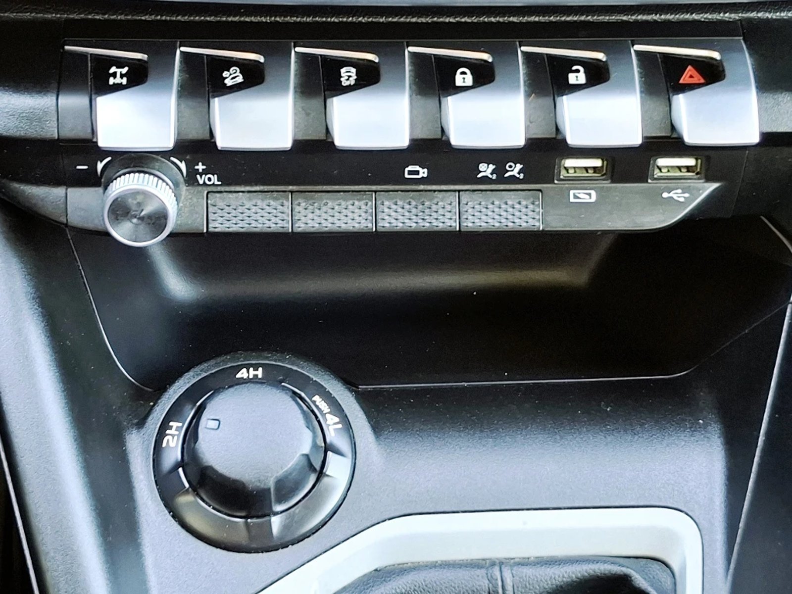 Peugeot LANDTREK 2.2 ACTION4 BLUEHDI DIESEL 4X4 180HP AT 4P 2024 - Imagen 17 de 20