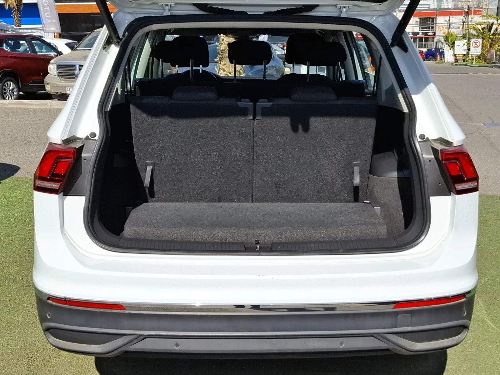 Volkswagen Tiguan 2023 - Imagen 8 de 20