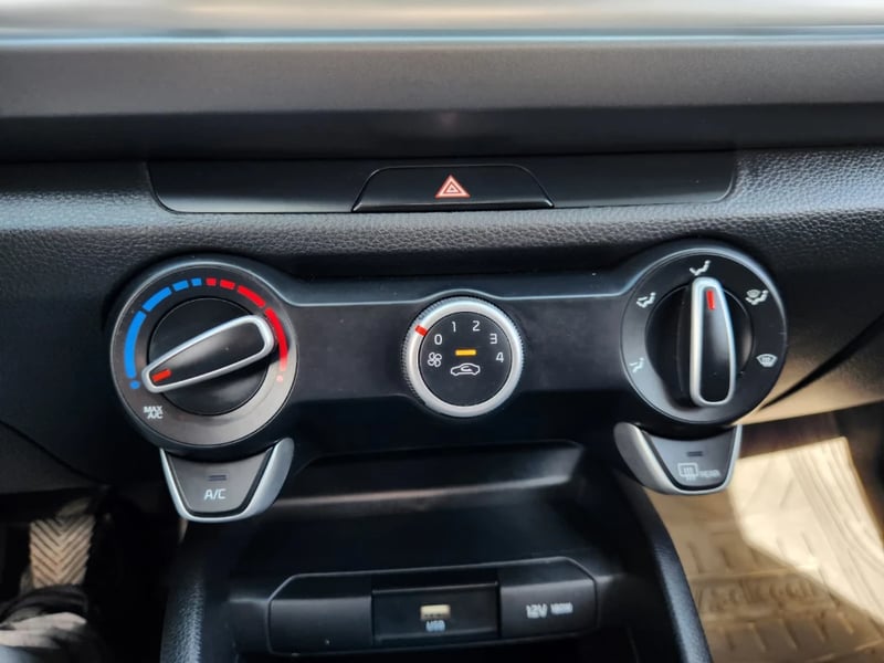 Kia Rio 4 2024 - Imagen 16 de 20