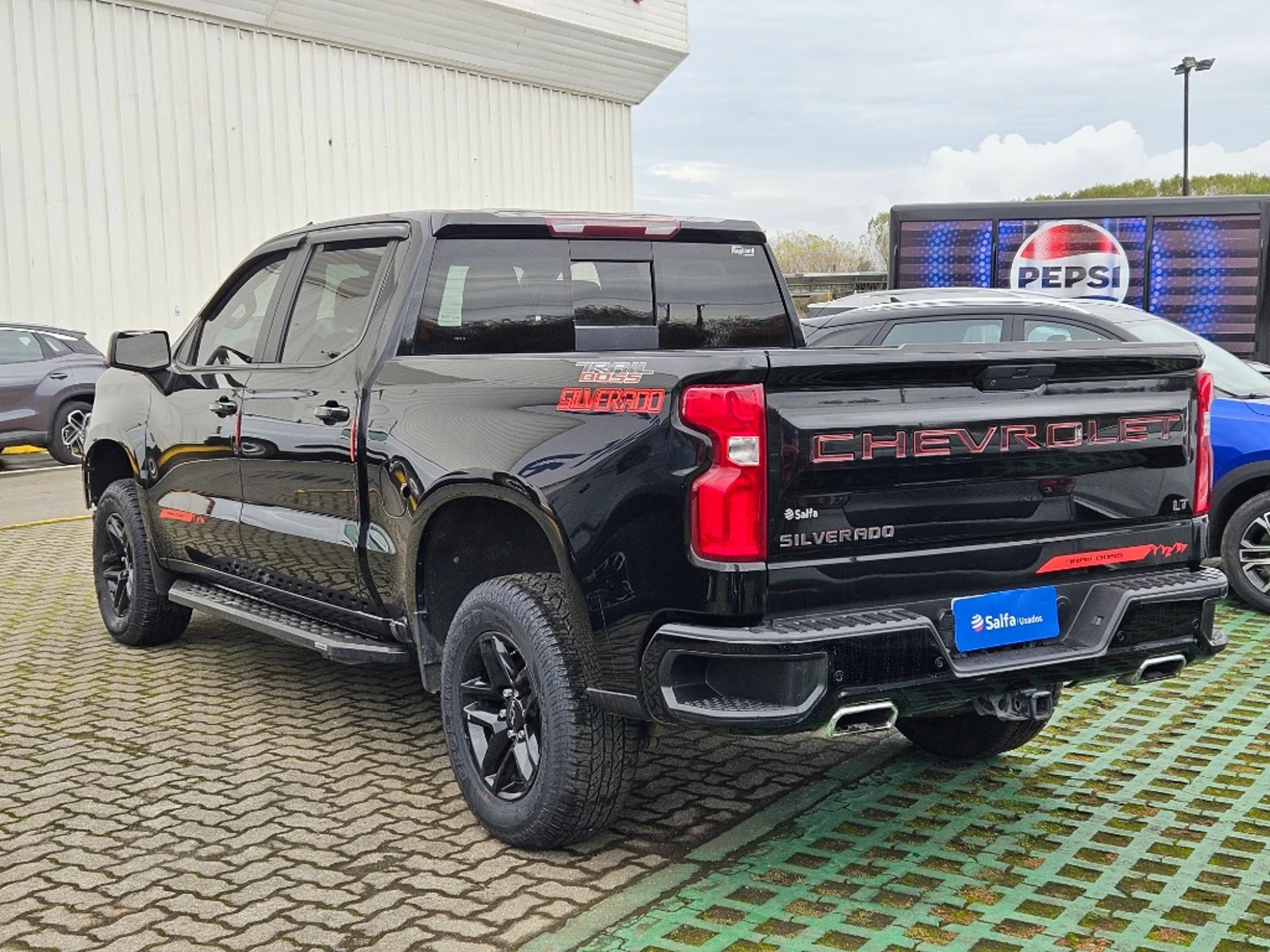 CHEVROLET SILVERADO 5.3 LT TRAILBOSS Z71 4X4 AT 4P 2021 - Imagen 7 de 20