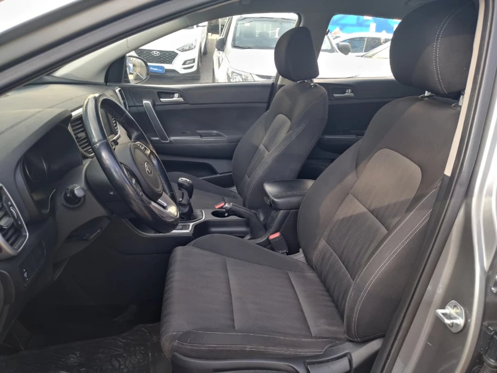 Kia SPORTAGE 2.0 LX 2WD 6MT 5P 2020 - Imagen 12 de 20