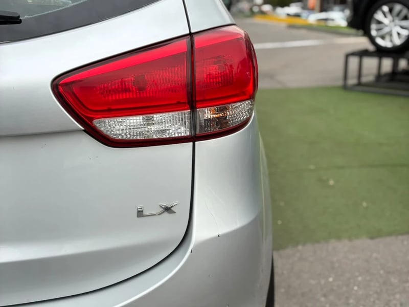 Kia Carens 2015 - Imagen 11 de 20