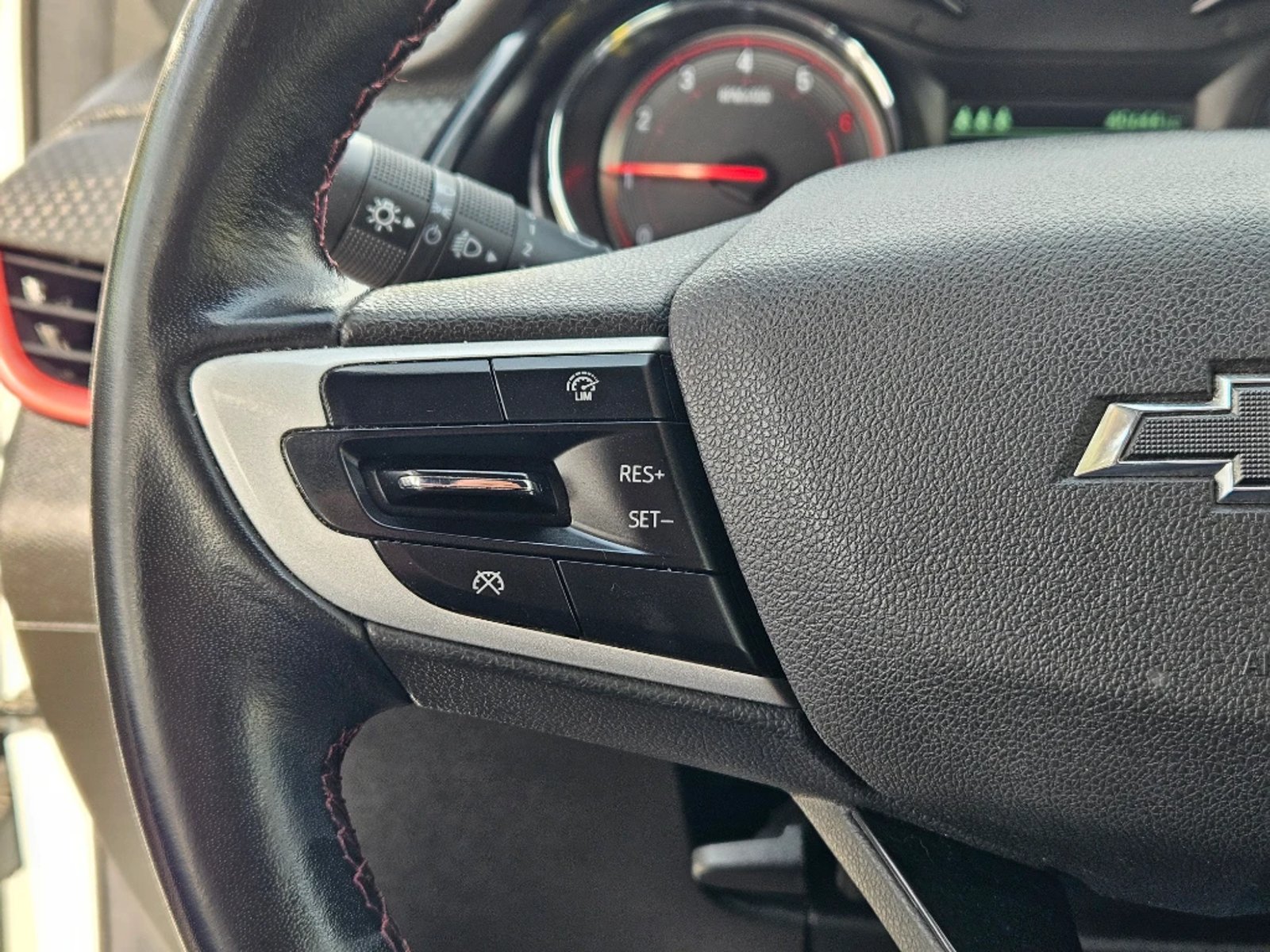 Chevrolet ONIX 1.0T RS R 4X2 HB MT 5P 2024 - Imagen 19 de 20