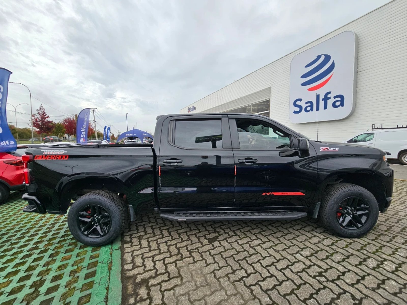 CHEVROLET SILVERADO 5.3 LT TRAILBOSS Z71 4X4 AT 4P 2021 - Imagen 4 de 20