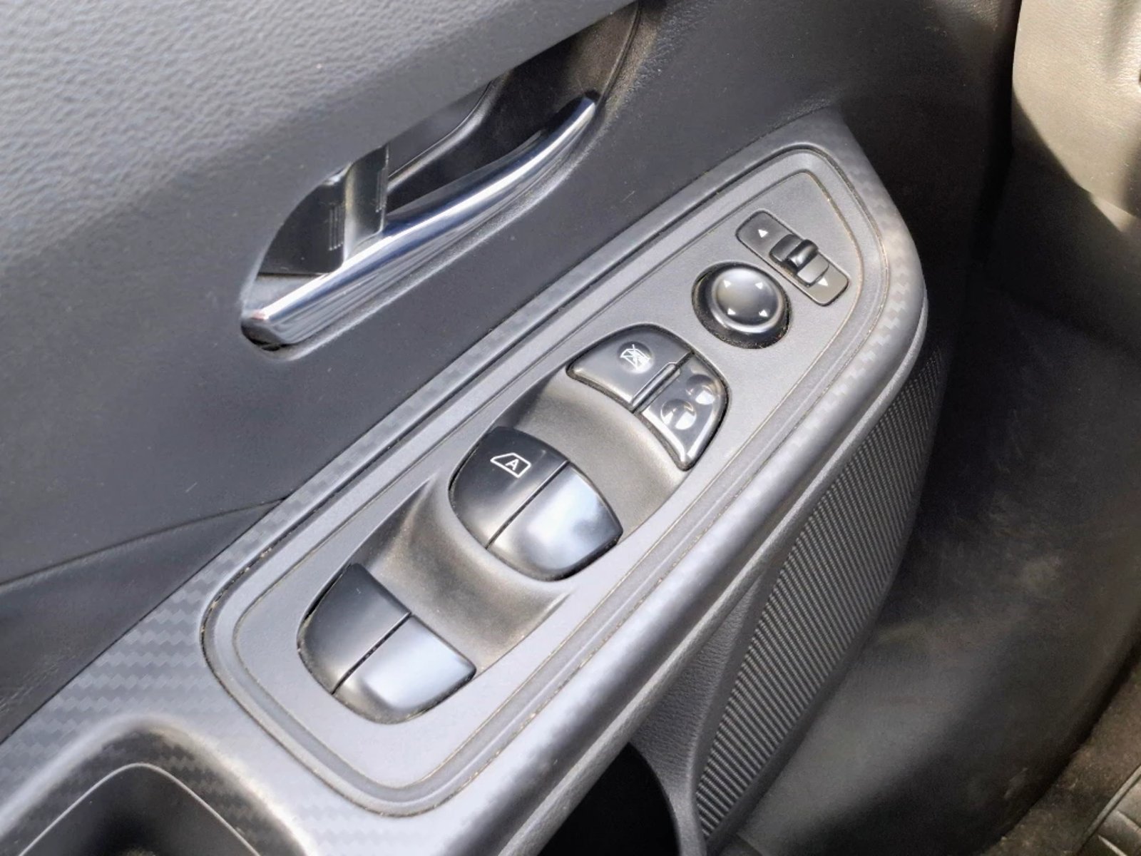 NISSAN VERSA 1.6 ADVANCE 4X2 MT 4P 2020 - Imagen 11 de 20