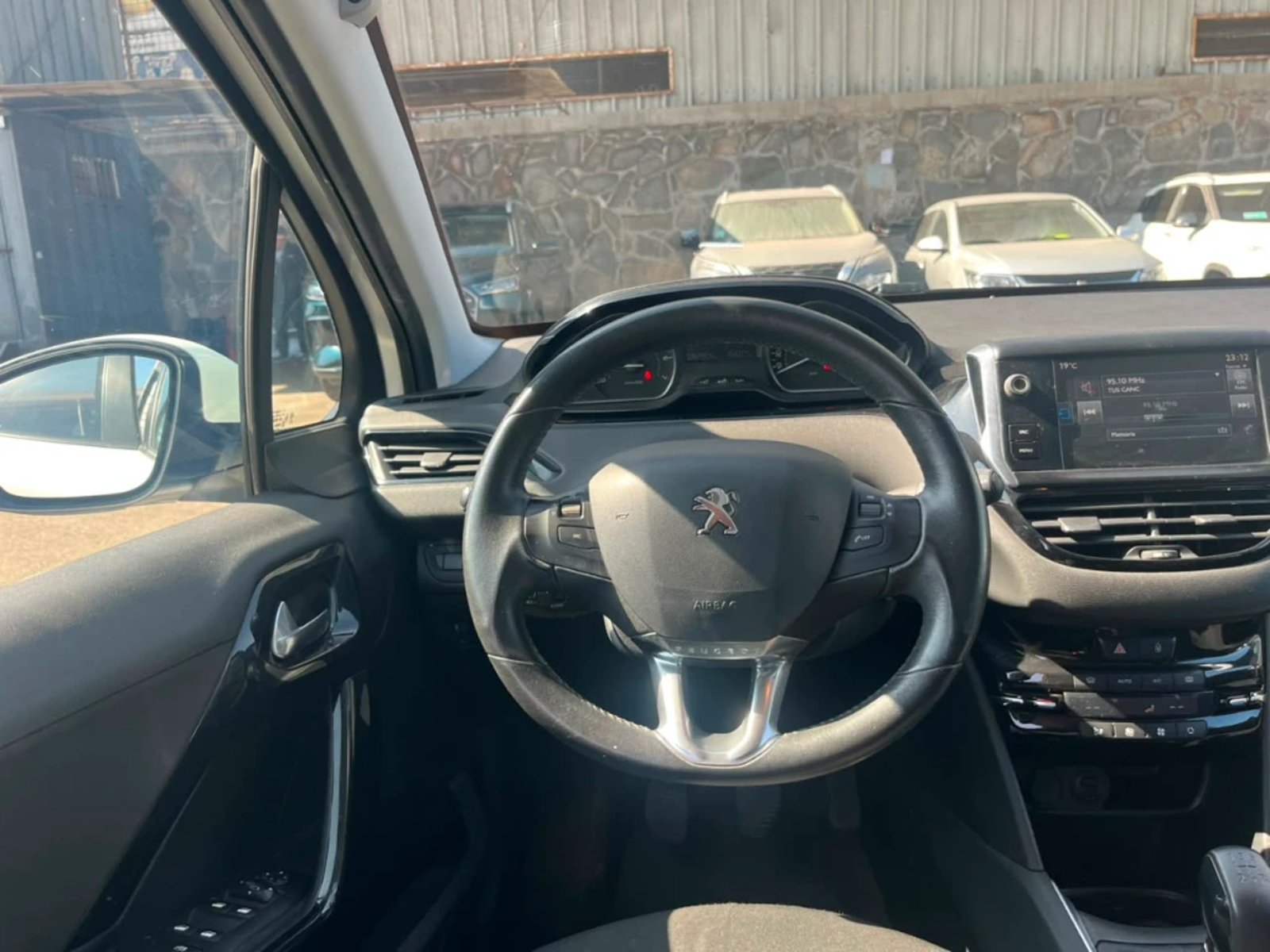 Peugeot 208 2017 - Imagen 12 de 20