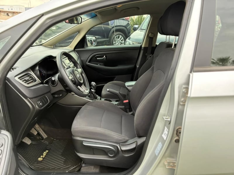 Kia Carens 2015 - Imagen 13 de 20