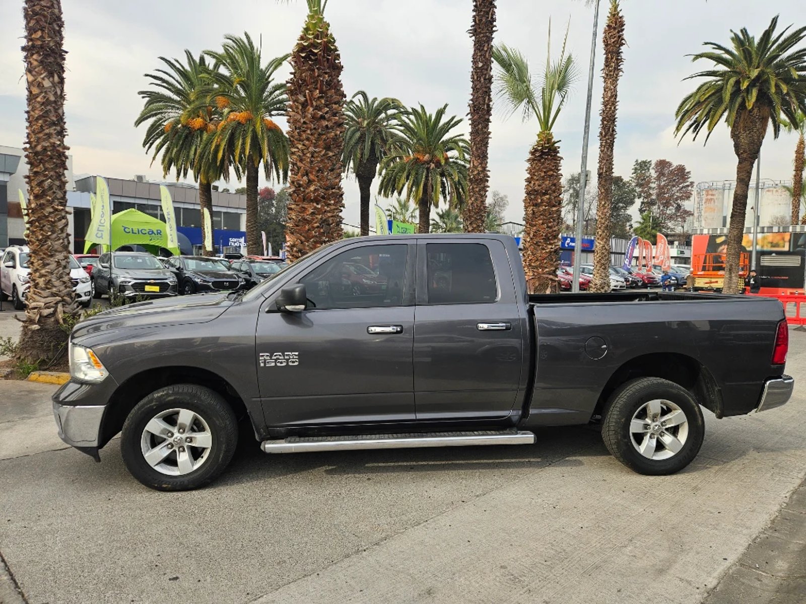 Dodge RAM 1500 3.6 SLT 4X4 QUAD CAB DOB. CAB. AT 4P 2019 - Imagen 8 de 20