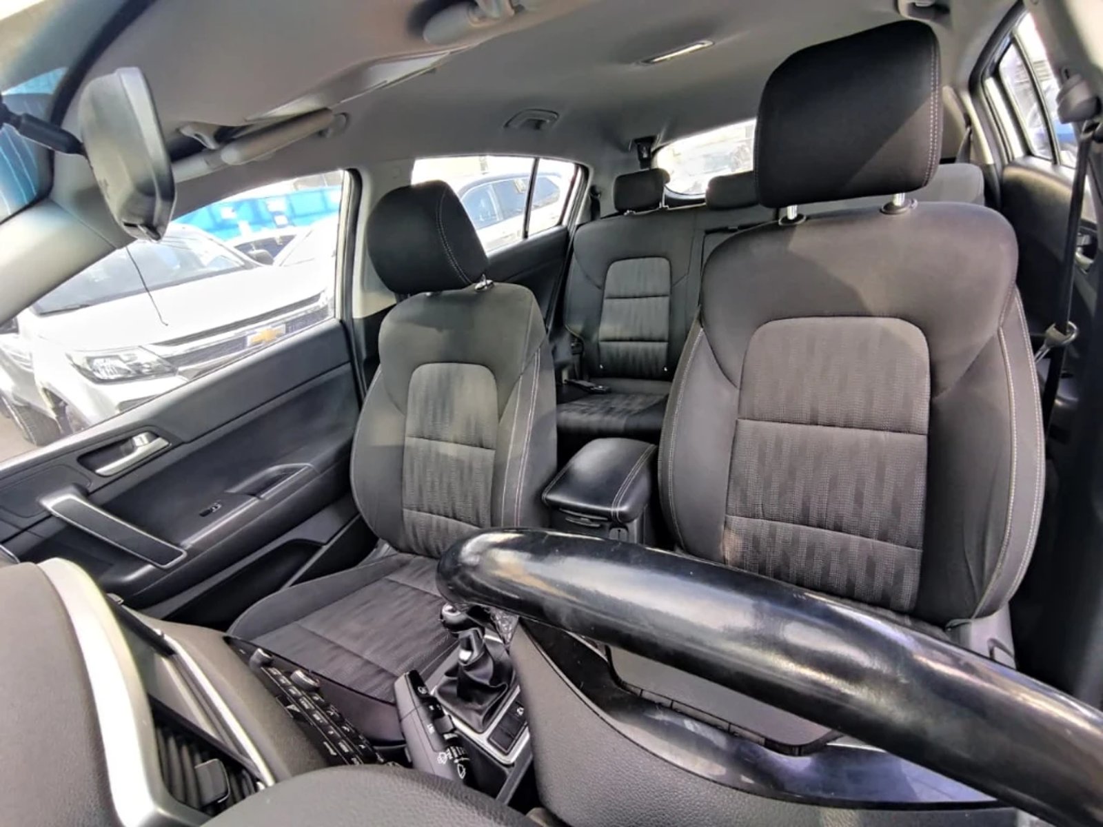 Kia SPORTAGE 2.0 LX 2WD 6MT 5P 2020 - Imagen 18 de 20