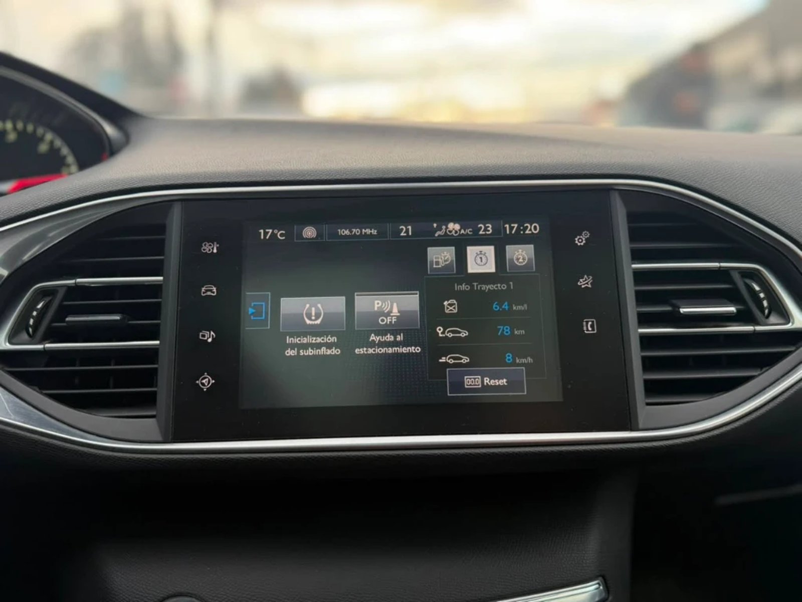 PEUGEOT 308 1.6 FELINE PACK BLUE-HDI DIESEL 4X2 HB AT 5P 2018 - Imagen 17 de 20
