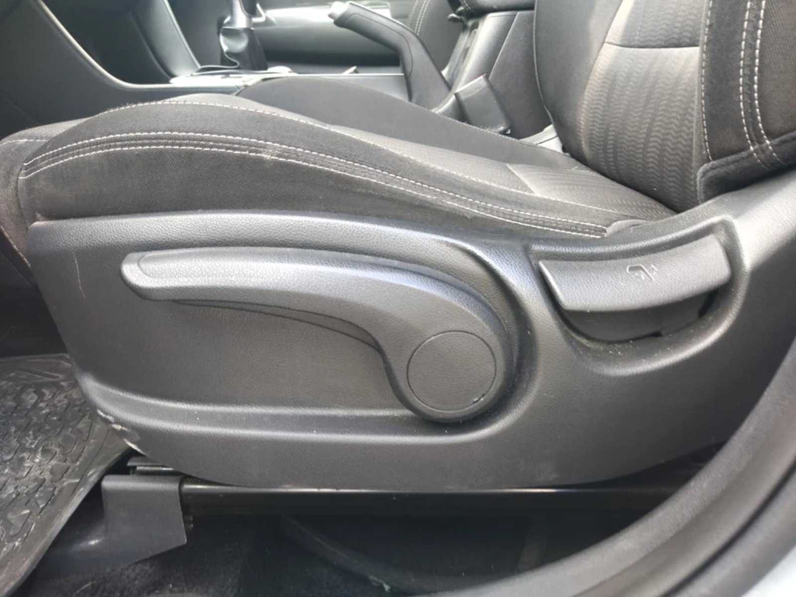 Kia SPORTAGE 2.0 LX 2WD 6MT 5P 2020 - Imagen 17 de 20