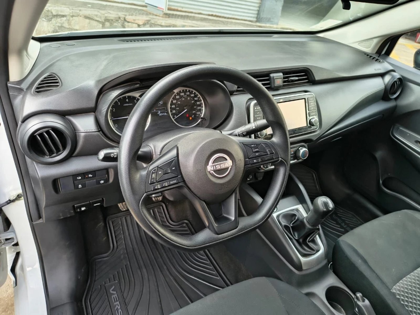 Nissan Versa 2025 - Imagen 10 de 20