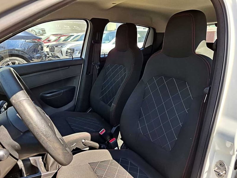 Renault KWID 1.0 HB ZEN MT 2024 - Imagen 15 de 18