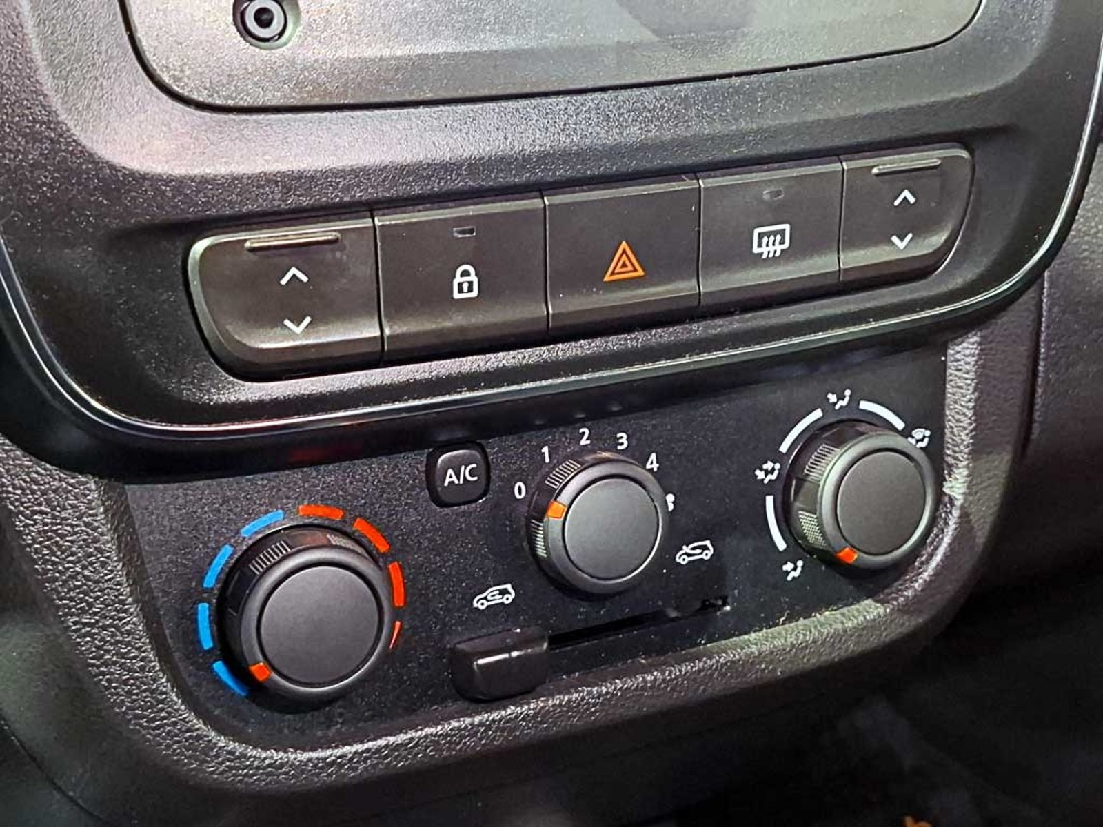 RENAULT KWID (IN) 1.0 HB ZEN MT 2024 - Imagen 18 de 19