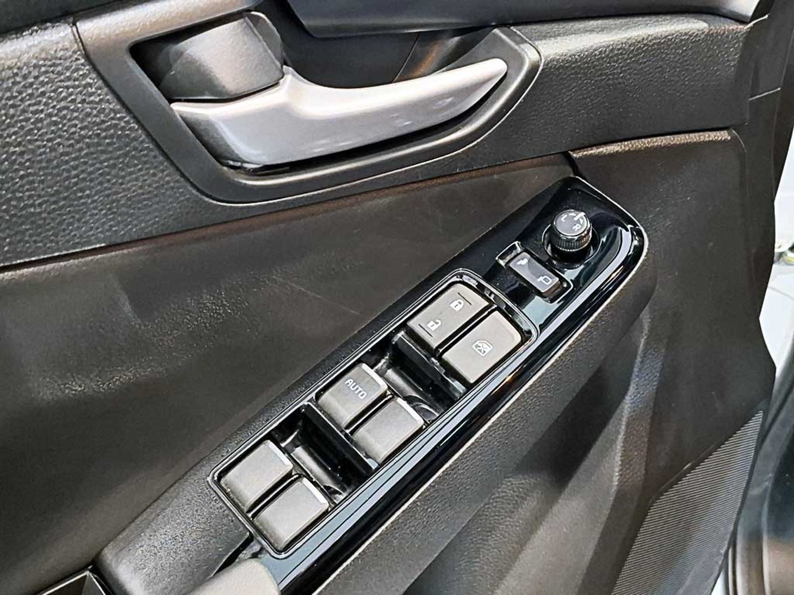 MAZDA BT-50 (IN) 3.0 DC HIGH PLUS AT 4X4 DIESEL 2026 - Imagen 12 de 20