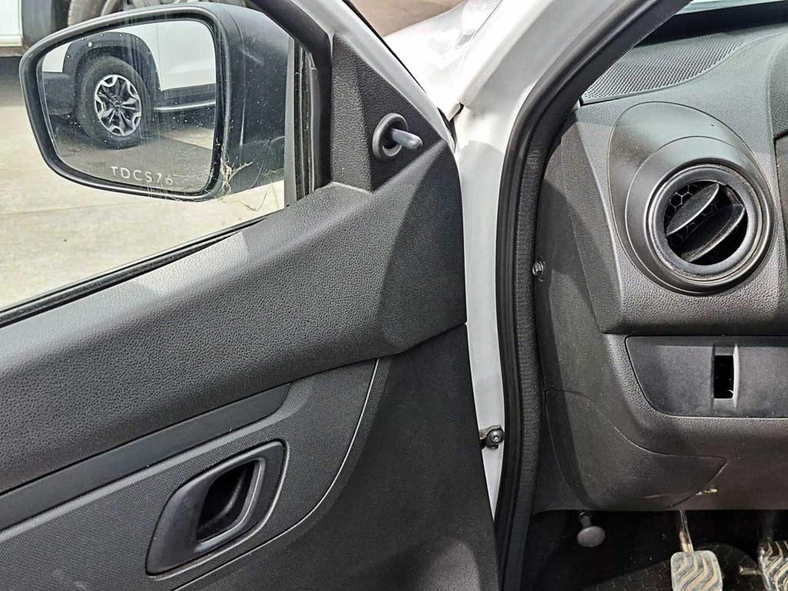 Renault KWID 1.0 HB ZEN MT 2024 - Imagen 14 de 19