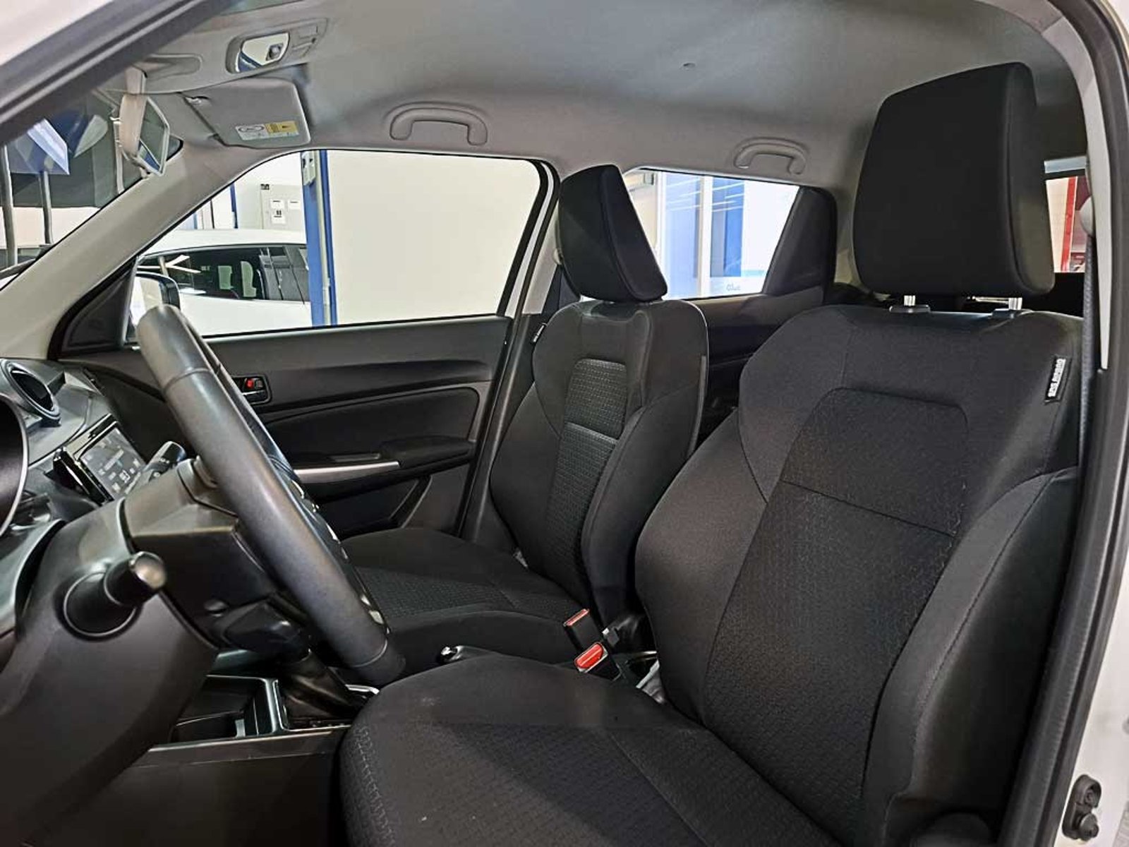 SUZUKI SWIFT 1.2 GLX PLUS AT 2023 - Imagen 12 de 20