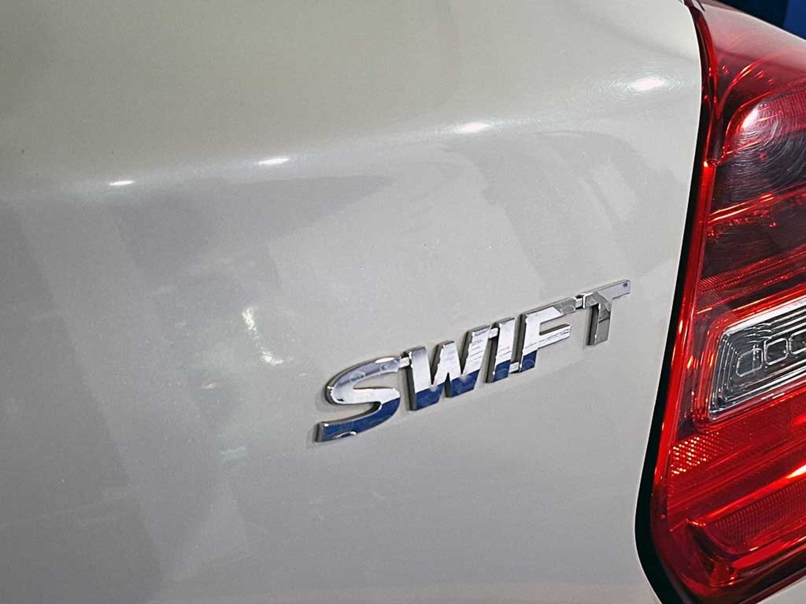 SUZUKI SWIFT (IN) 1.2 GL MT 2024 - Imagen 7 de 17