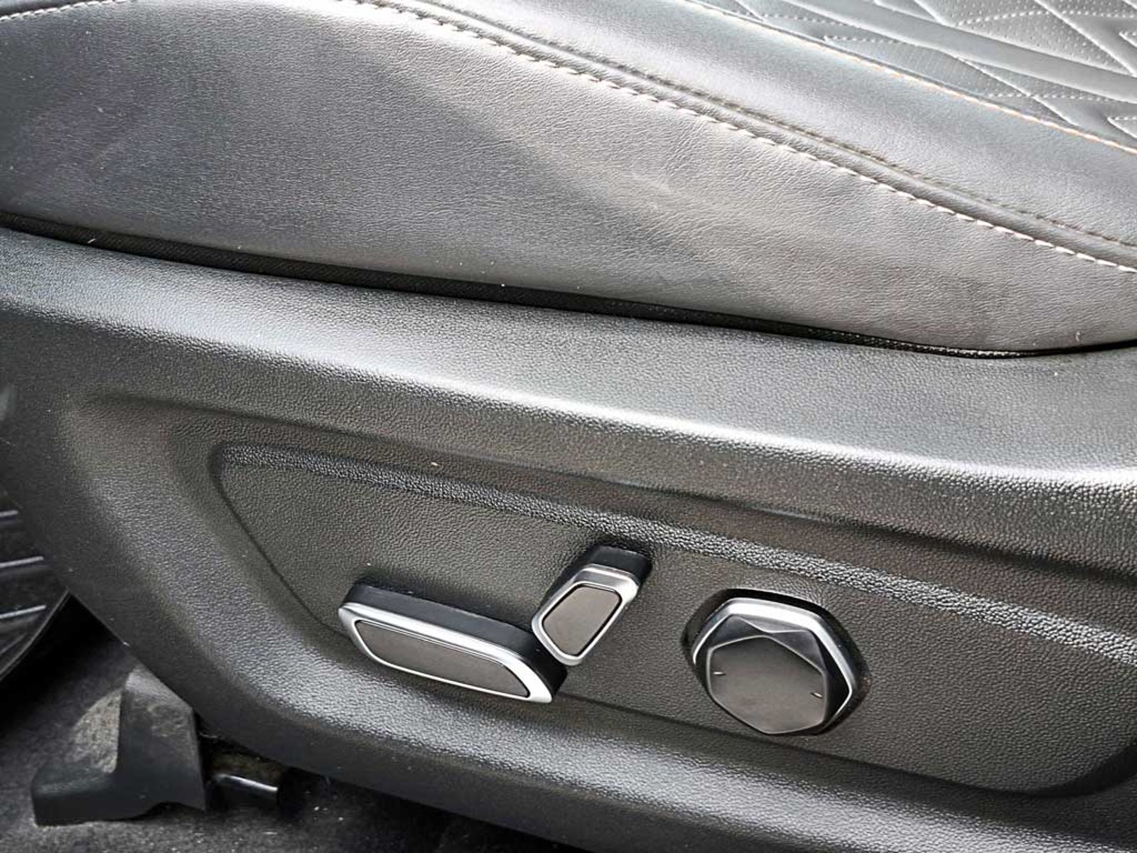 Changan UNI-K 2.0 T LUXURY AT 2024 - Imagen 19 de 20