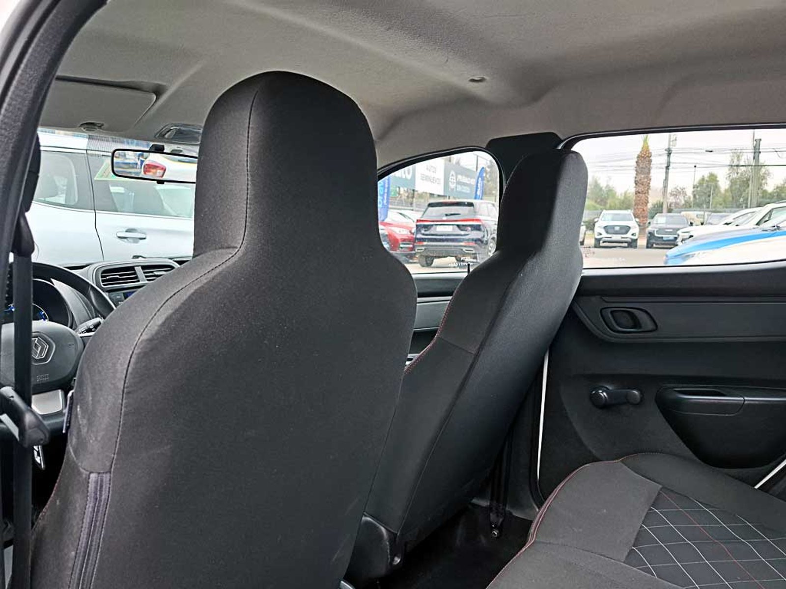 Renault KWID (IN) 1.0 HB INTENS MT 2024 - Imagen 16 de 19