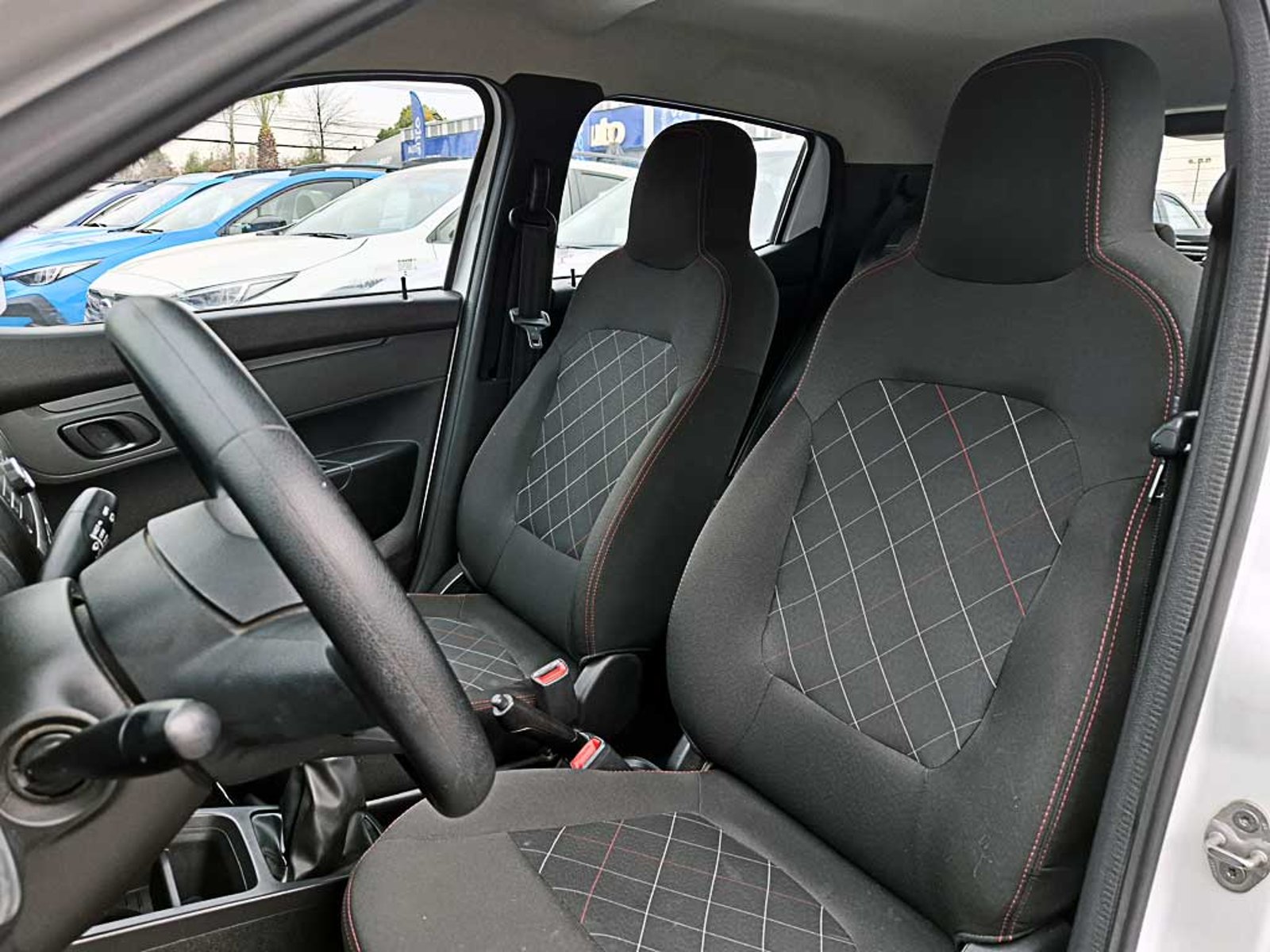 Renault KWID (IN) 1.0 HB INTENS MT 2024 - Imagen 15 de 19