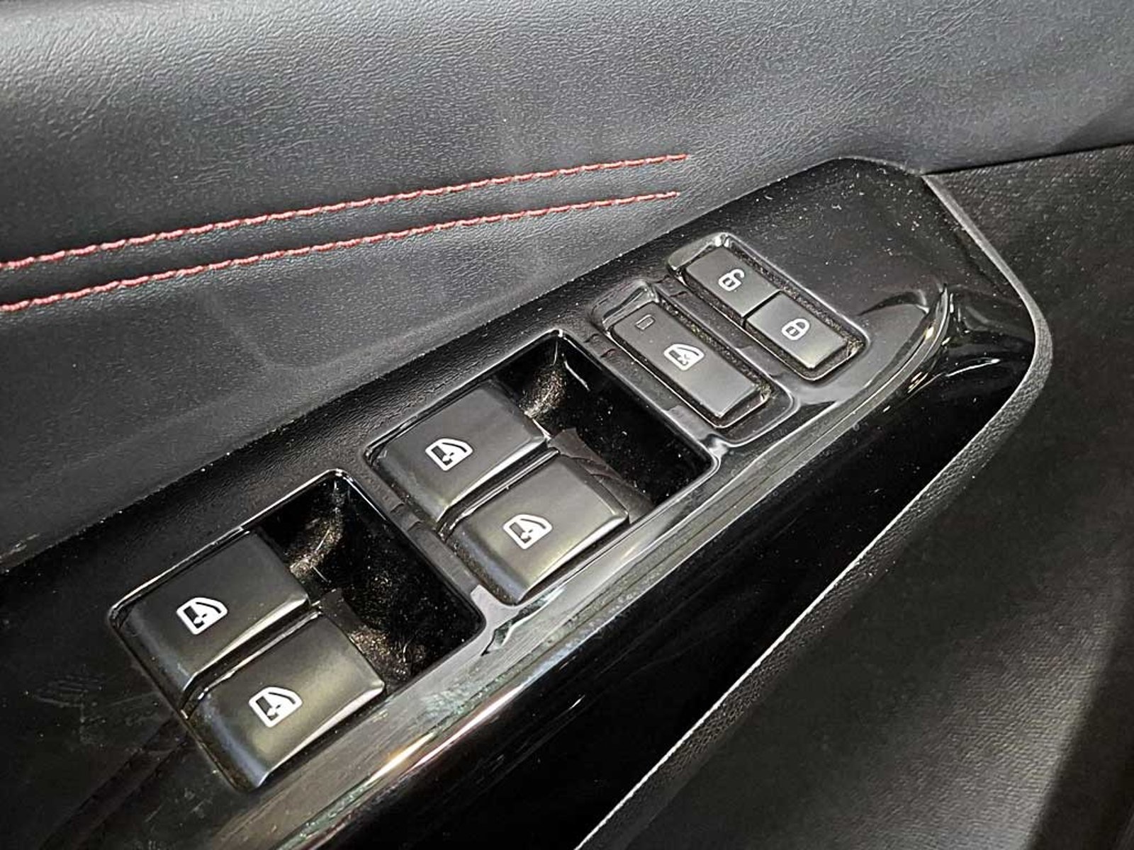 CHANGAN HUNTER (IN) 2.0 REEV ELITE AT 4X4 2026 - Imagen 11 de 20