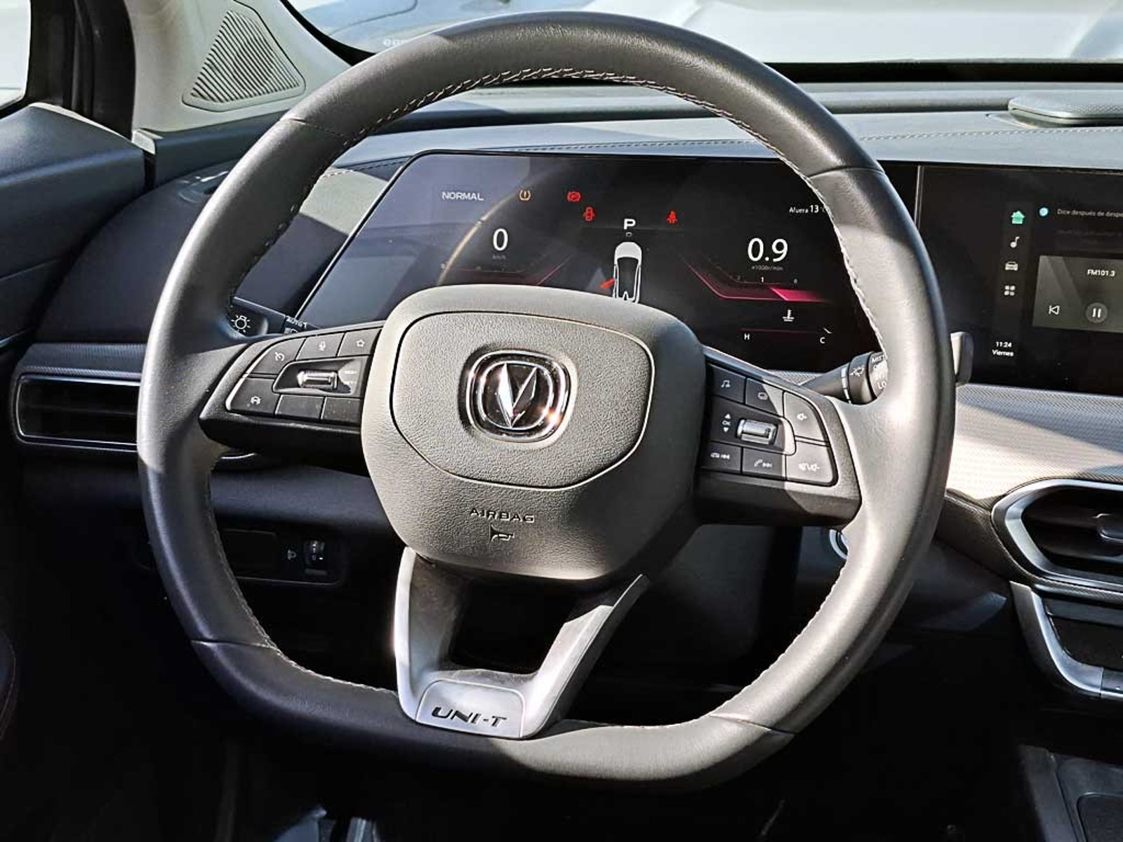 Changan UNI-T 1.5  4X2 AT 5P 2024 - Imagen 15 de 20