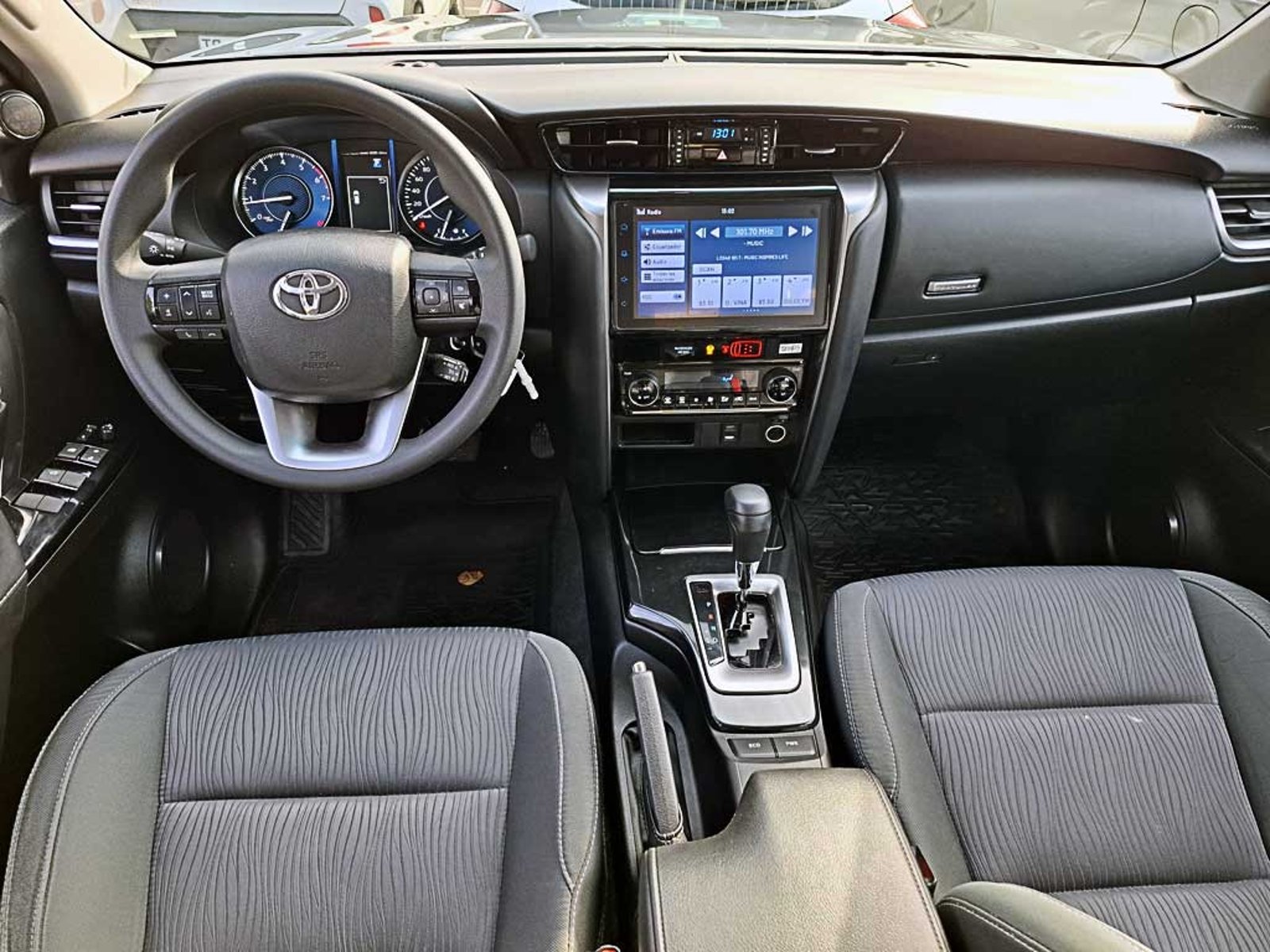 Toyota FORTUNER 2.7 SR5 AT 2025 - Imagen 12 de 20