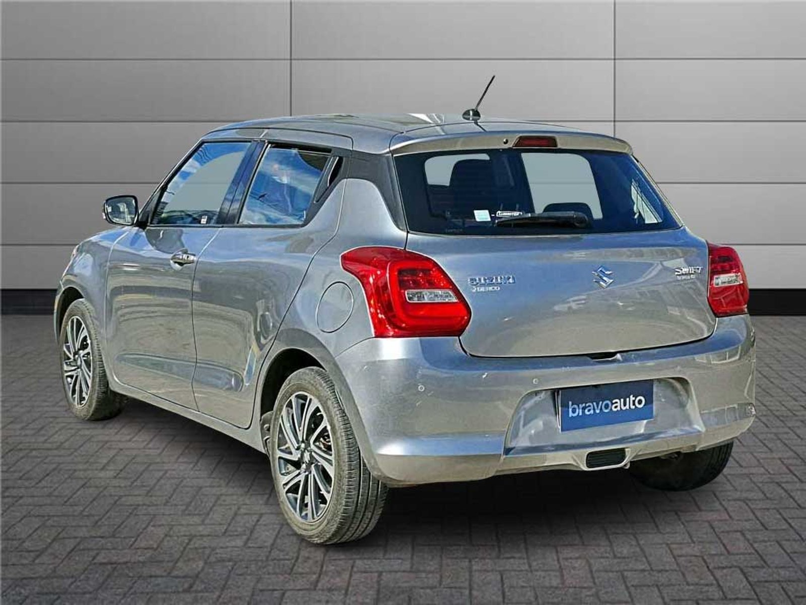 Suzuki SWIFT 1.2 GLX PLUS MT 2023 - Foto 2 de 19