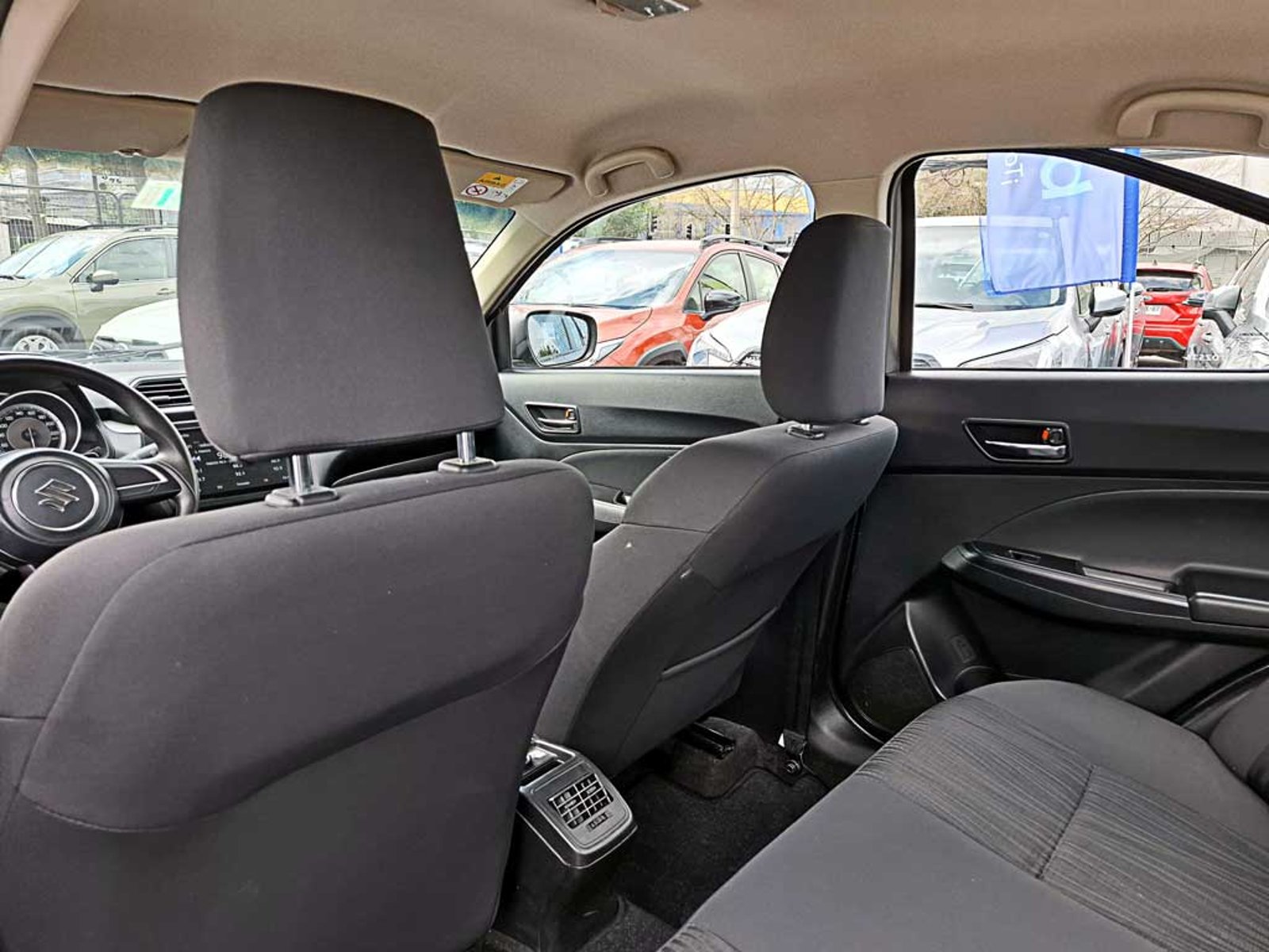 Suzuki DZIRE 1.2 GL MT 2024 - Imagen 15 de 19