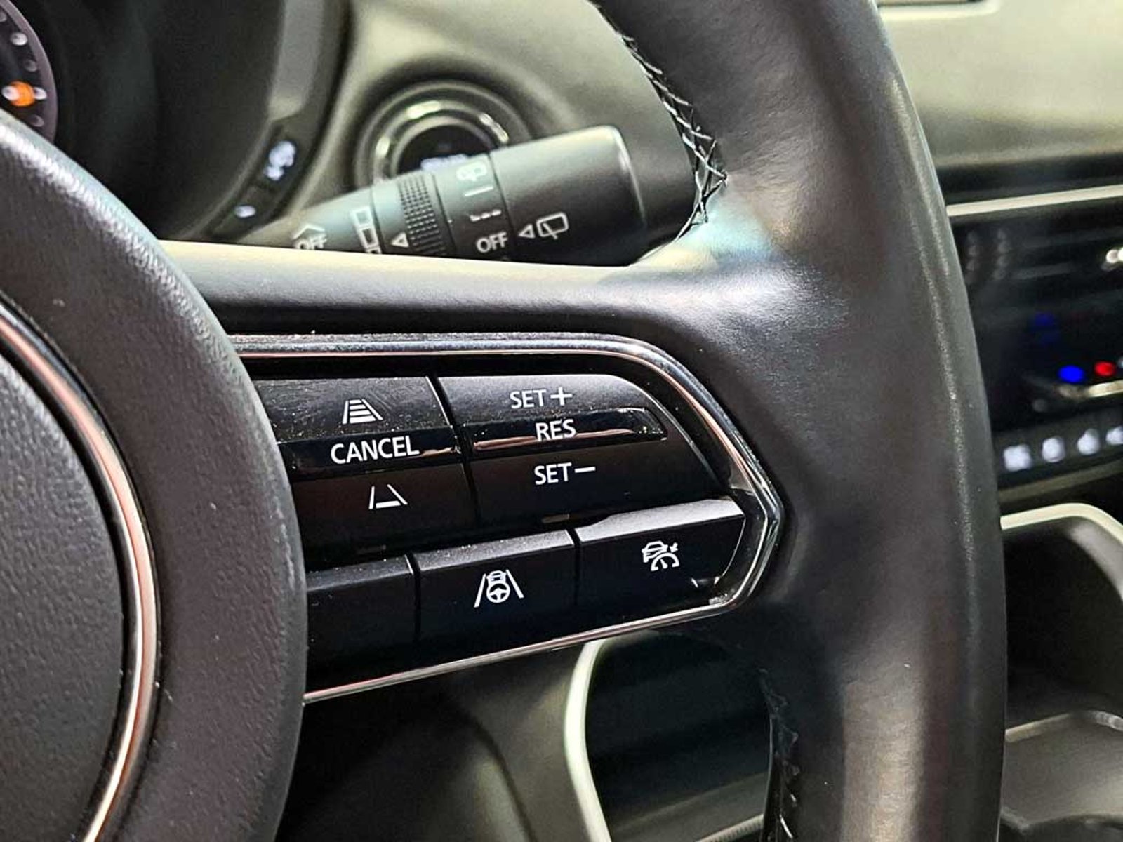 Mazda CX-90 3.3 SIGNATURE AT 4X4 HIBRIDO 2025 - Imagen 17 de 20