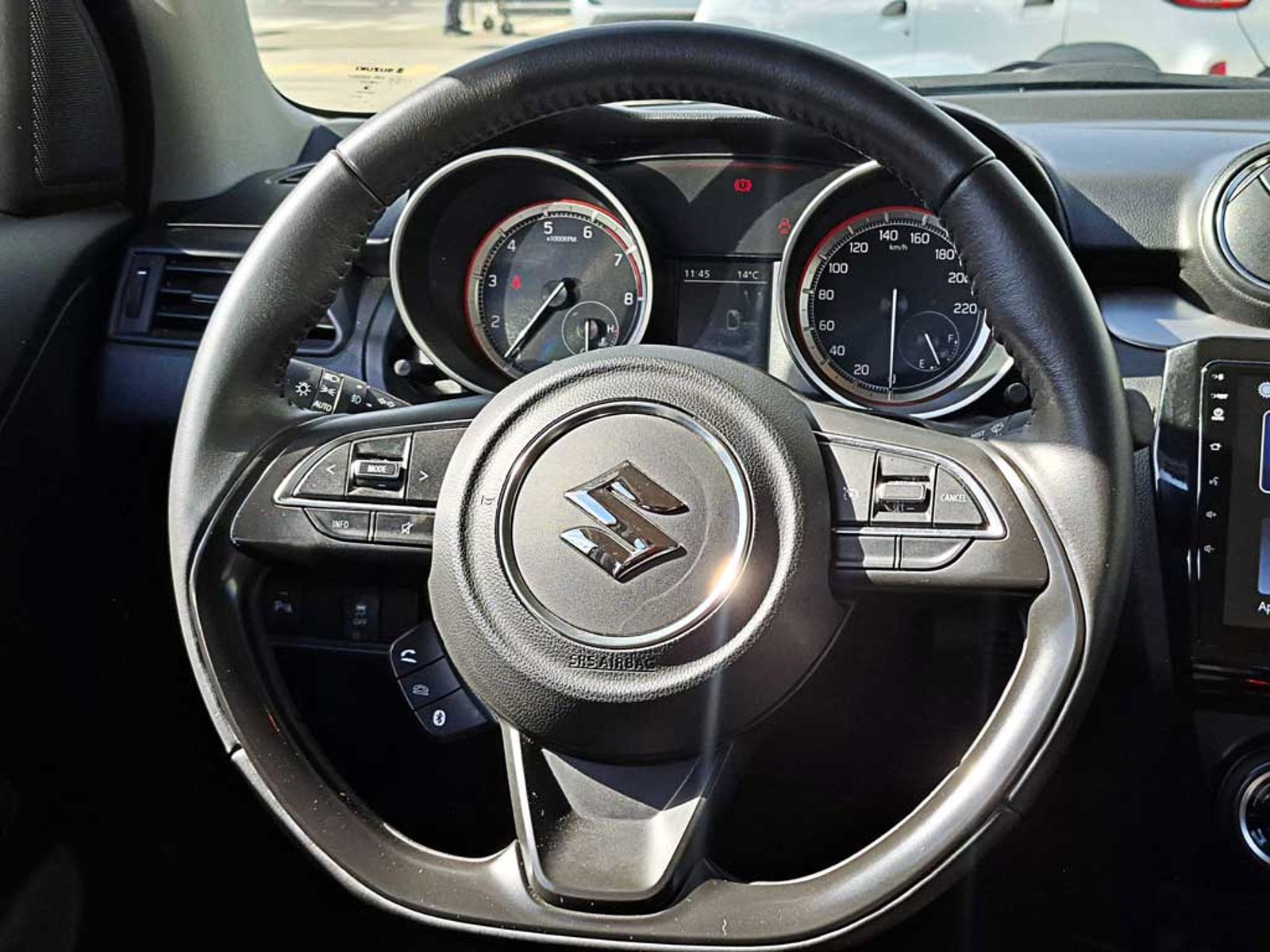 Suzuki SWIFT 1.2 GLX PLUS MT 2023 - Imagen 8 de 19