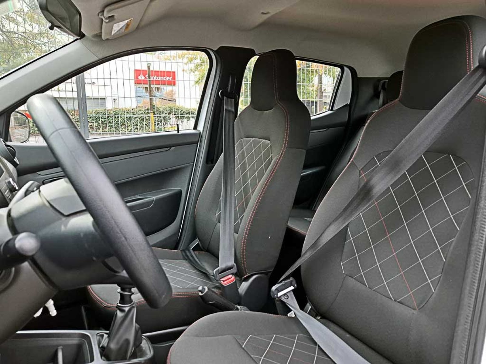 RENAULT KWID (IN) 1.0 HB INTENS MT 2024 - Imagen 12 de 19