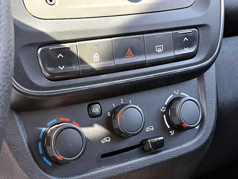 Renault KWID 1.0 HB INTENS MT 2024 - Imagen 7 de 19
