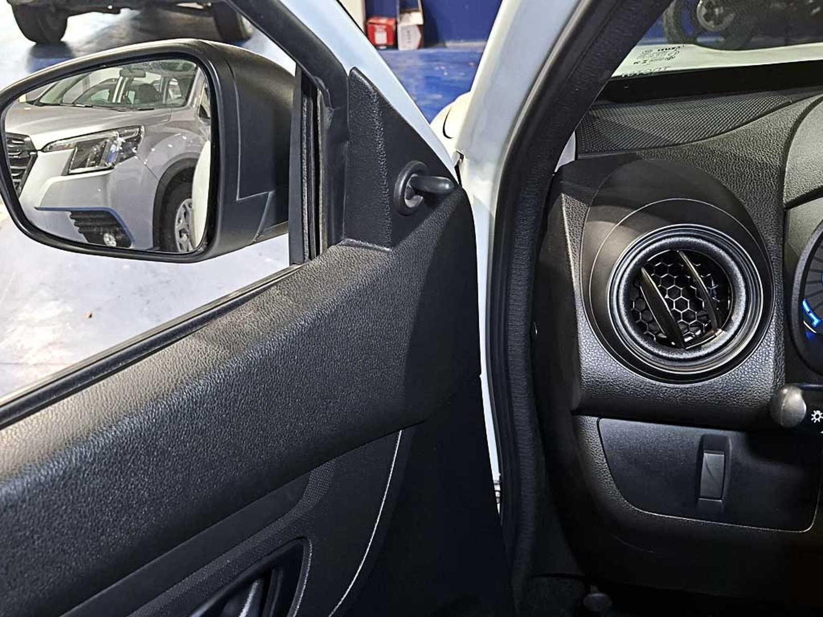 RENAULT KWID (IN) 1.0 HB ZEN MT 2024 - Imagen 11 de 19