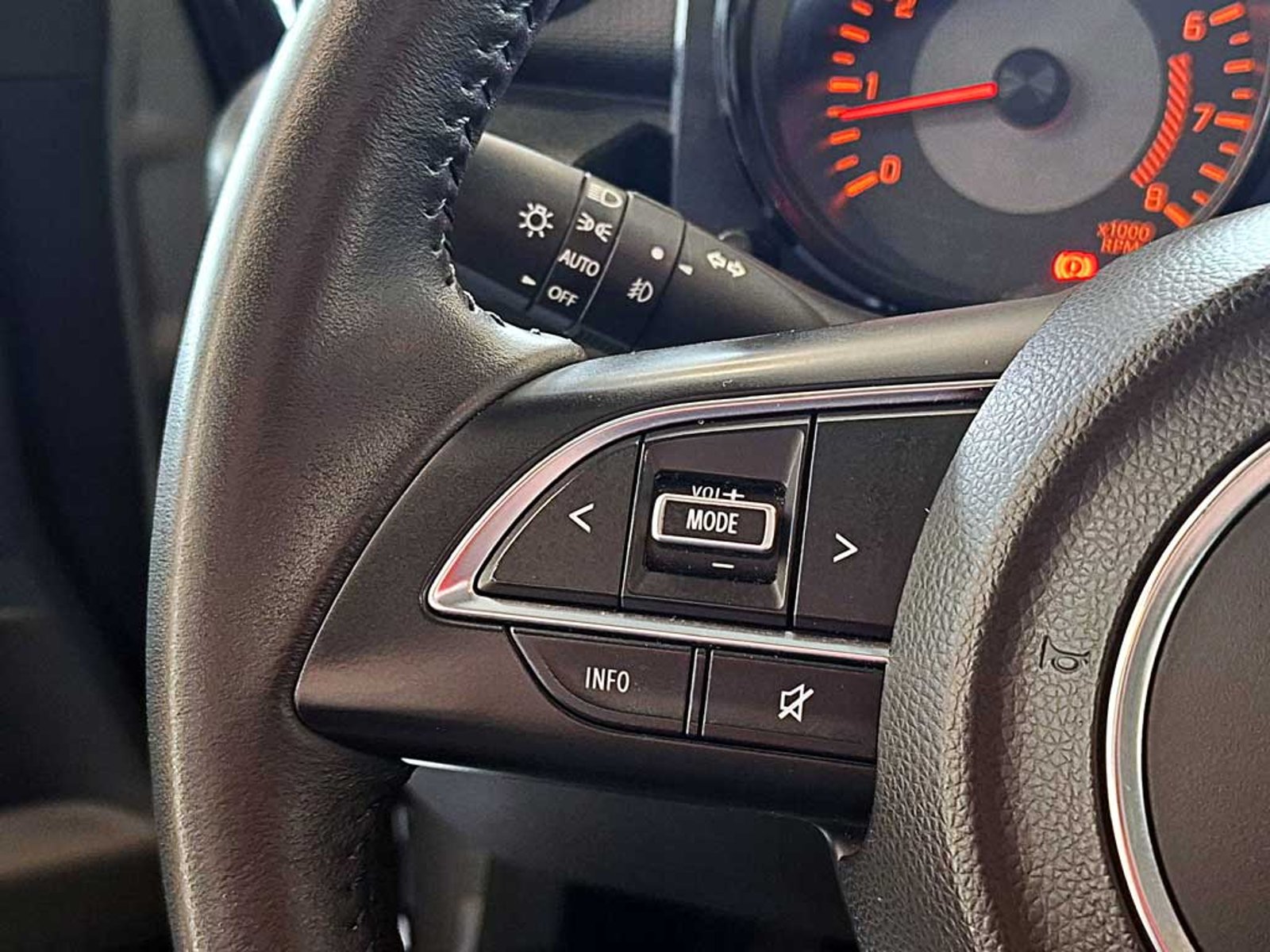 Suzuki JIMNY 1.5 GLX AT 4X4 2024 - Imagen 18 de 20