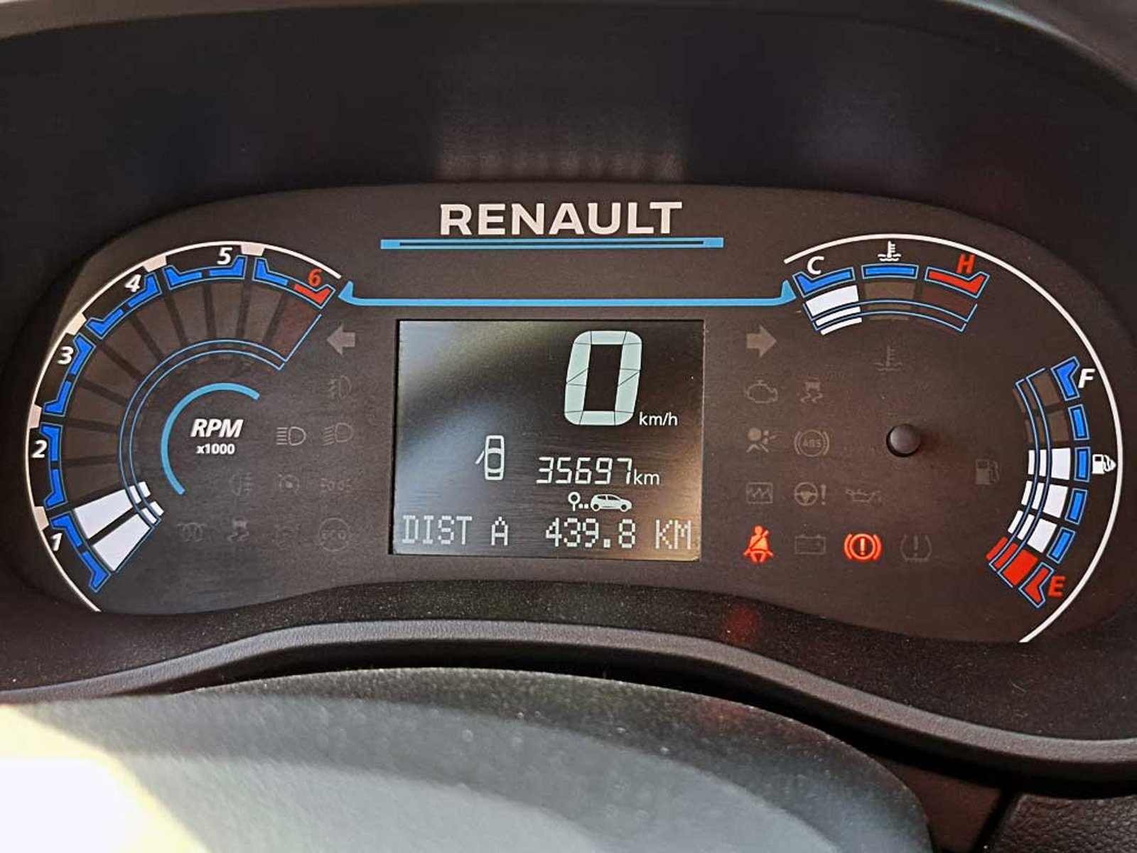 Renault KWID 1.0 HB ZEN MT 2024 - Imagen 15 de 18